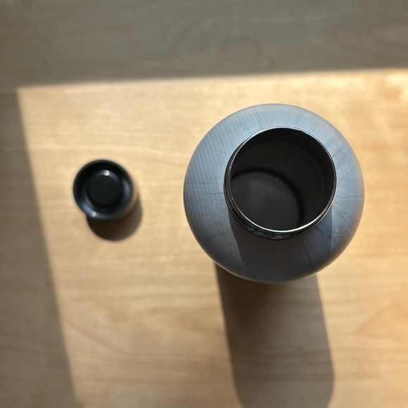 Simple Modern 17 oz. Stainless Steel Bolt Flask - Picture 3 of 4